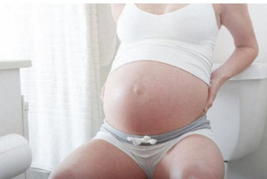 孕妇上厕所想要舒适方便,还不会影响胎儿健康,一定记住“三不要”!
