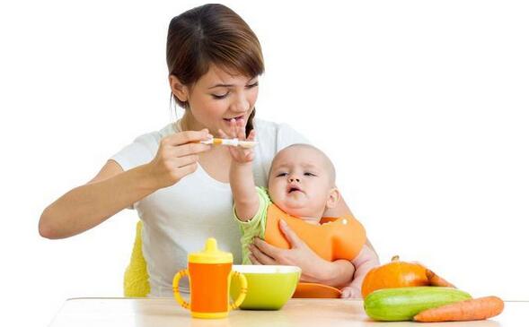 宝宝吃饱的四个信号，家长别过度喂养！