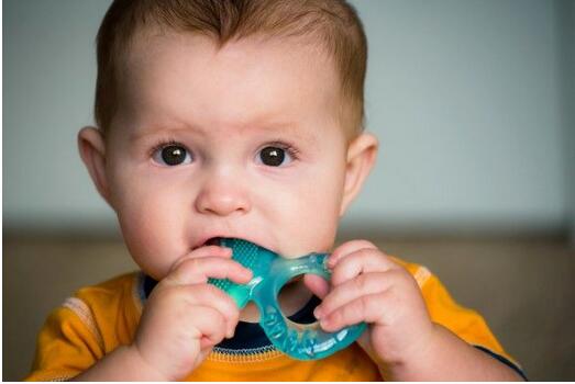 如何帮助宝宝度过痛苦的长牙期?新手爸妈建议收藏