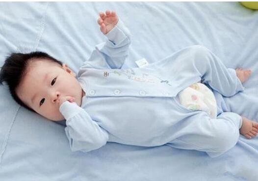 怎么判断宝宝穿衣服是否合适?看看这四点