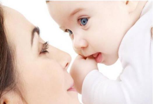 《育儿嫂:宝宝成长路上的温暖守护者》